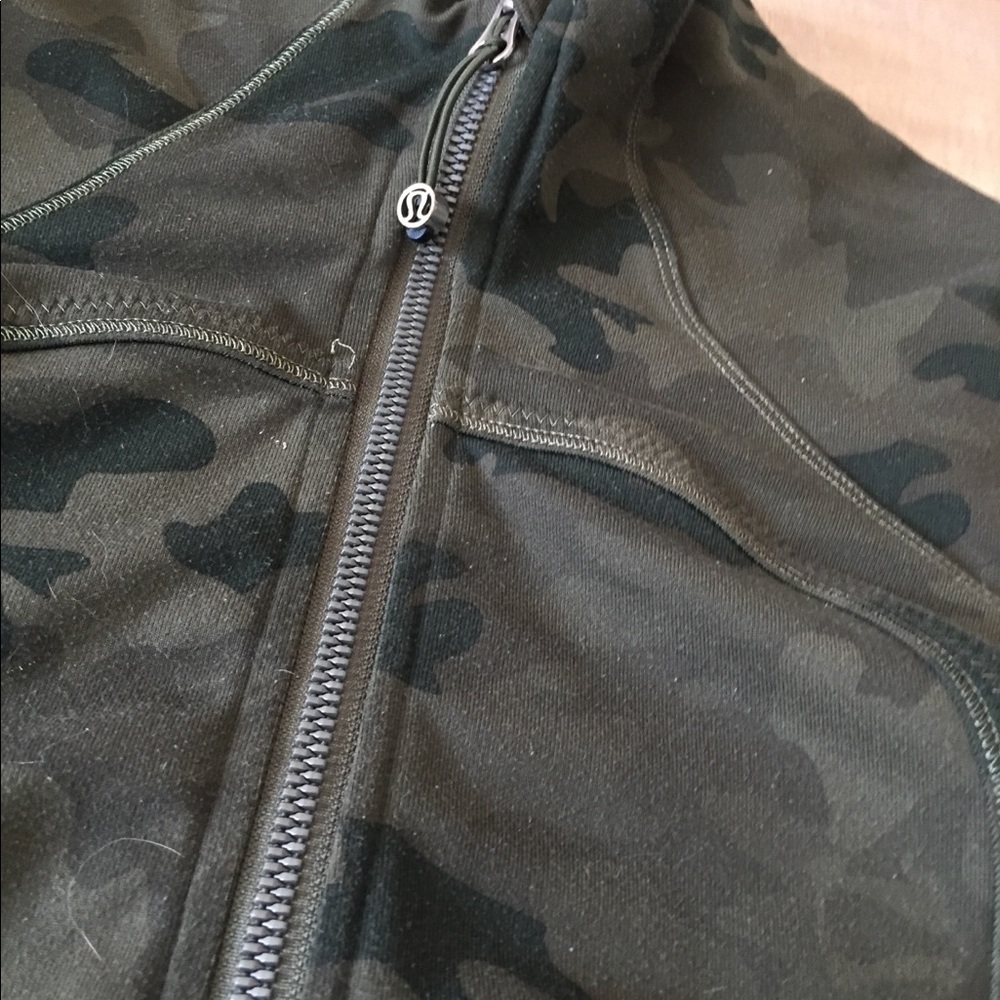 Lululemon green camo - Picture 2 of 3